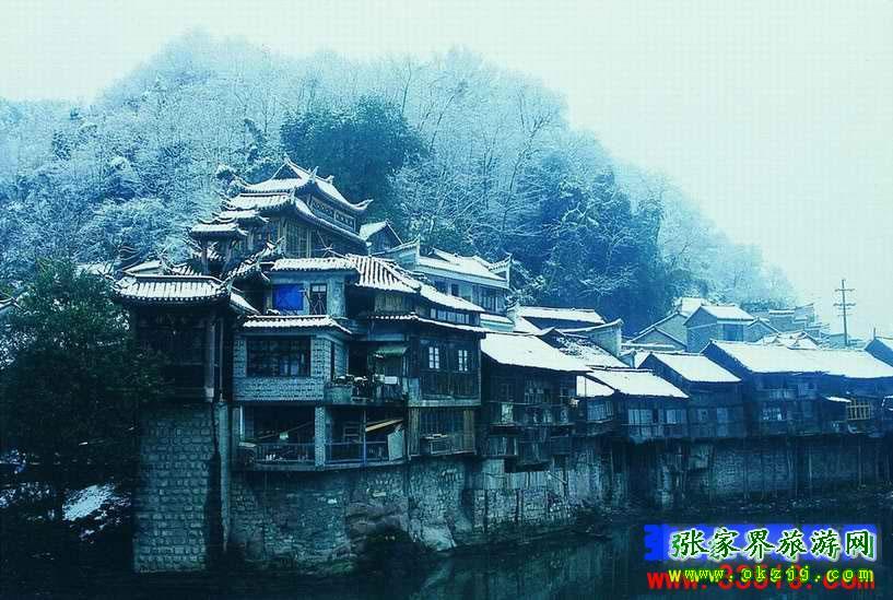 長(zhǎng)沙往返A(chǔ)8線：鳳凰古城、梵凈山、德夯苗寨汽車三日游